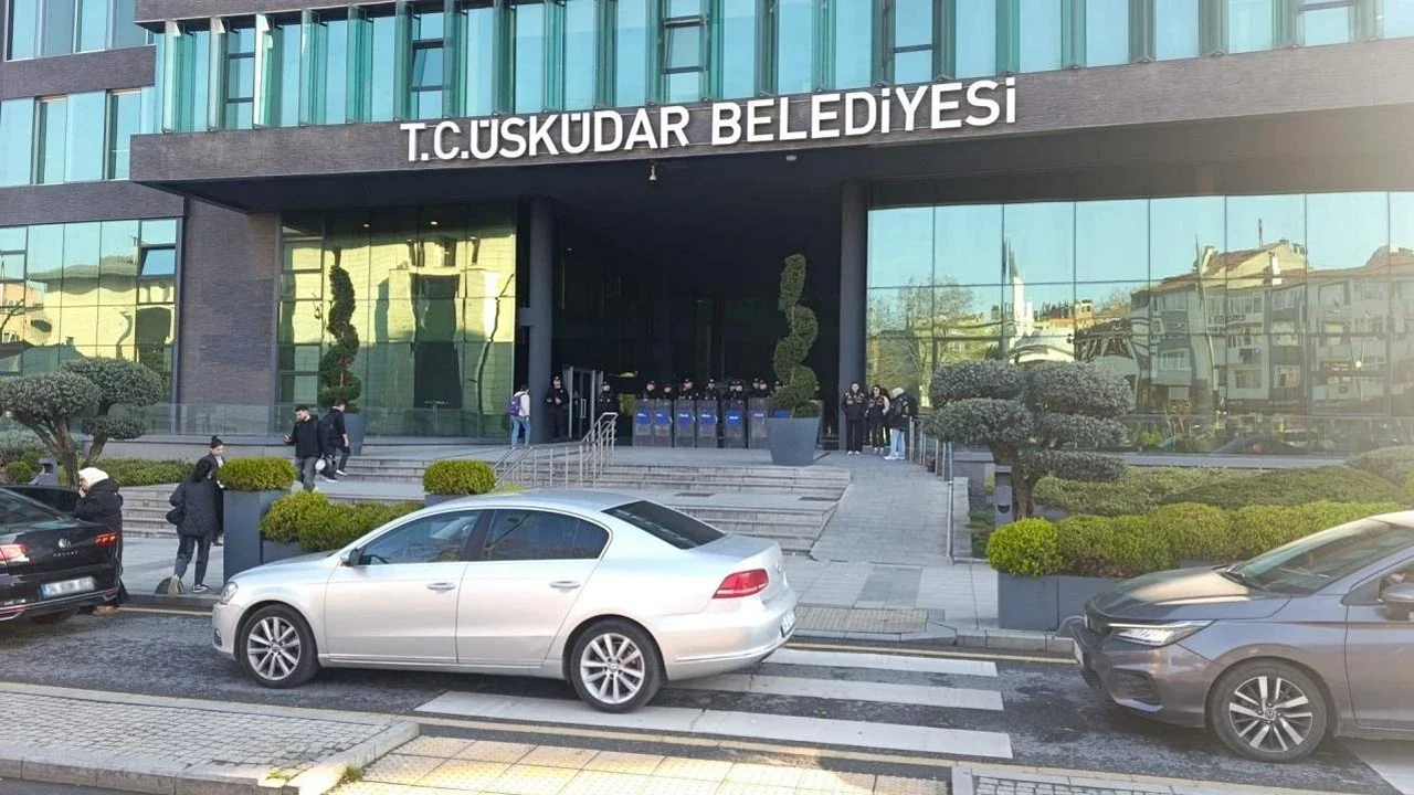 Üsküdar Belediye Başkanı Sinem Dedetaş görevden uzaklaştırıldı