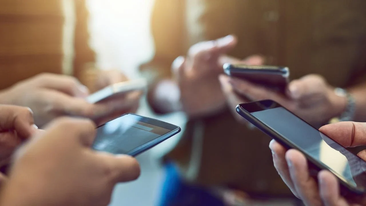 Veli WhatsApp grupları kapanıyor mu? Yeni dönemde iletişim EBA ve MEBİ'den yapılacak!