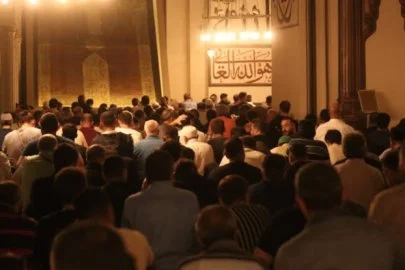 Yatsı Ezanı İçin Gözler İl İl Namaz Vakitlerinde